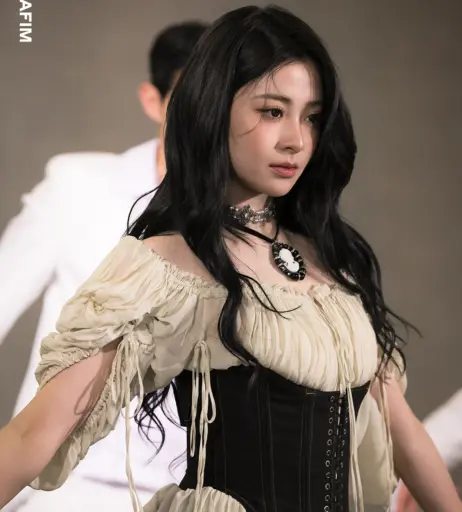 Image 22956338 from Huh Yunjin 허윤진 | LESSERAFIM