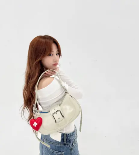 Image 22956352 from Huh Yunjin 허윤진 | LESSERAFIM