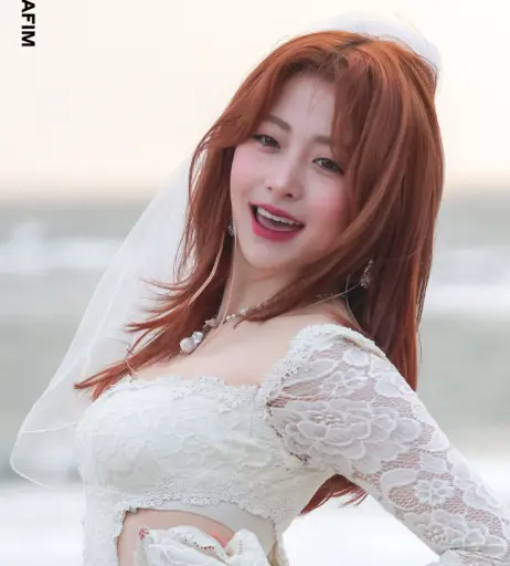 Image 22956346 from Huh Yunjin 허윤진 | LESSERAFIM