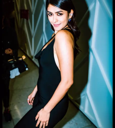 Image 22951585 from Mrunal Thakur