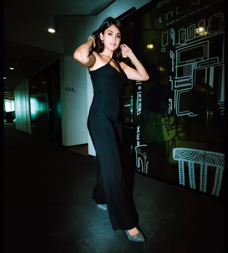 Image 22951619 from Mrunal Thakur