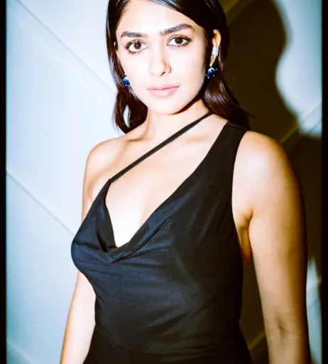 Image 22951605 from Mrunal Thakur