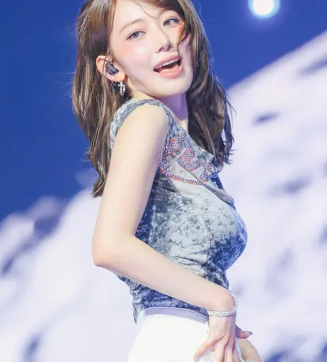 Image 22953442 from Sakura Miyawaki 宮脇 咲良 | LESSERAFIM