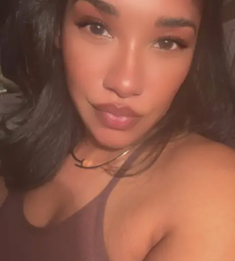 Image 22700085 from Candice patton