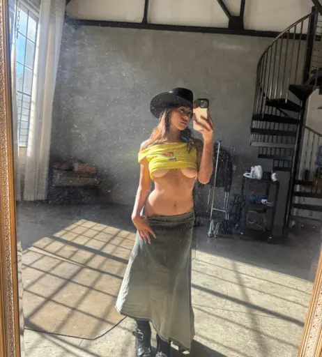 Image 22669613 from Mia Valentine