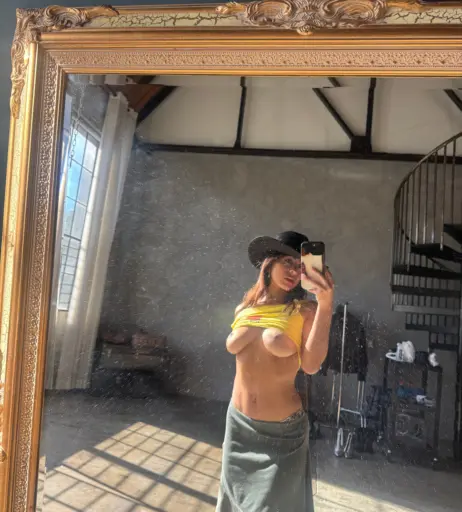 Image 22669618 from Mia Valentine