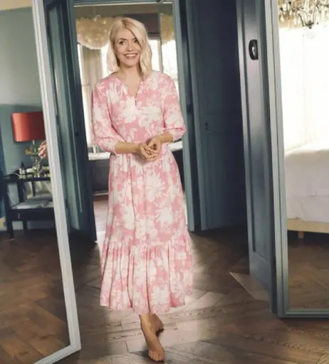 Image 22697679 from Holly Willoughby