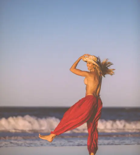 Image 23845676 from Natalie Jayne Roser/ Series Magazine