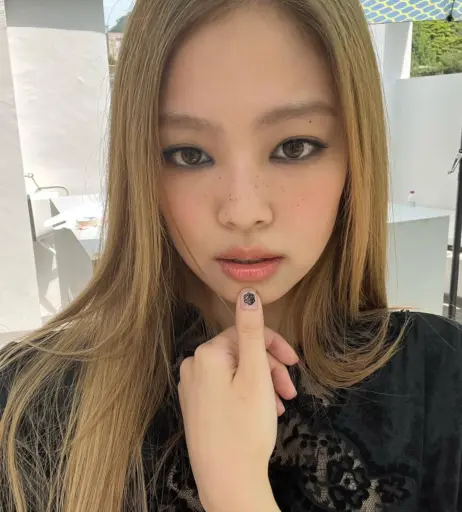 Image 23835544 from Jennie | BLΛƆKPIИK (Blackpink)