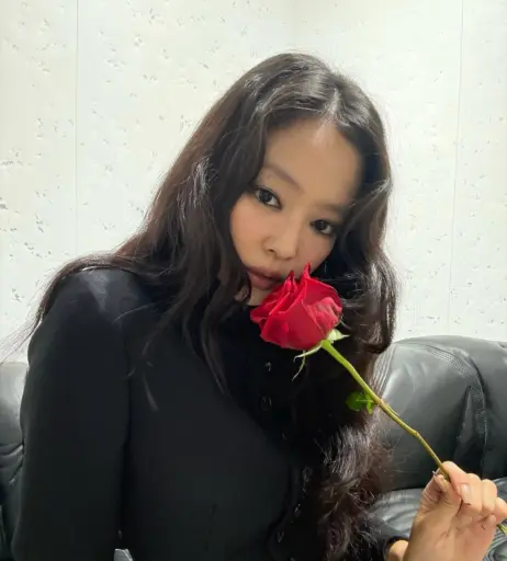 Image 23836572 from Jennie | BLΛƆKPIИK (Blackpink)