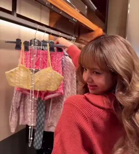 Image 23657919 from Lisa | BLΛƆKPIИK (Blackpink)