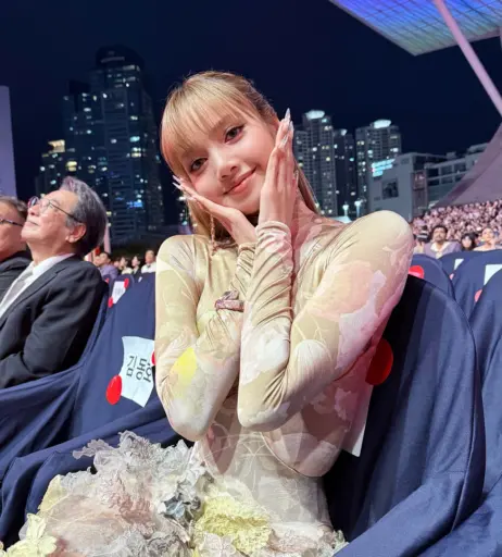 Image 23657875 from Lisa | BLΛƆKPIИK (Blackpink)