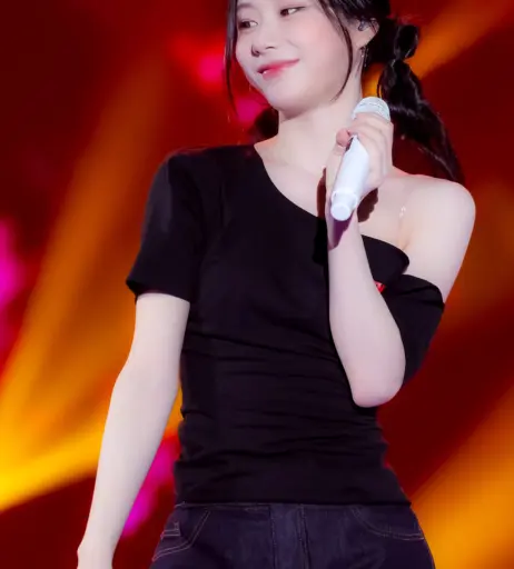 Image 23659894 from Yeji - ITZY (예지, Hwang Ye-ji)