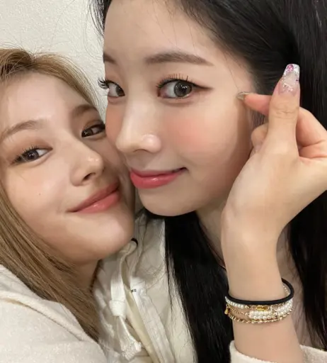Image 23683090 from Minatozaki Sana (TWICE)