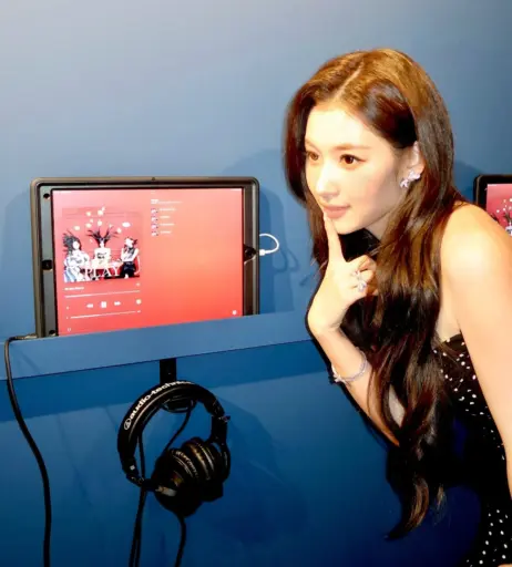 Image 23683033 from Minatozaki Sana (TWICE)