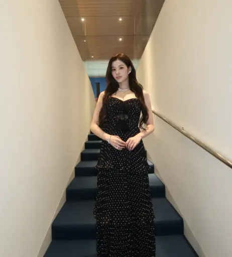 Image 23683030 from Minatozaki Sana (TWICE)