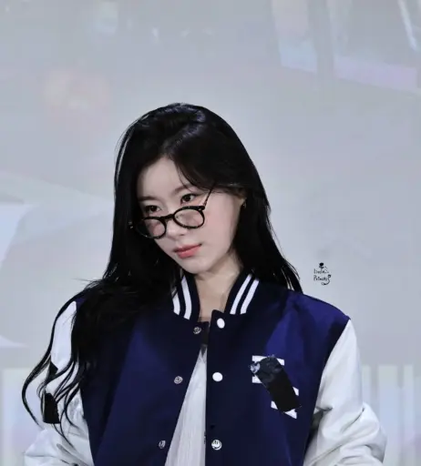 Image 23554489 from Chaeryeong - ITZY (채령)