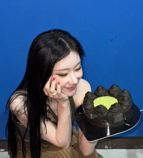 Image 23554386 from Chaeryeong - ITZY (채령)