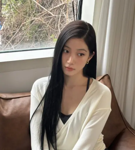 Image 23552819 from Kazuha Nakamura 中村 一葉 | LESSERAFIM