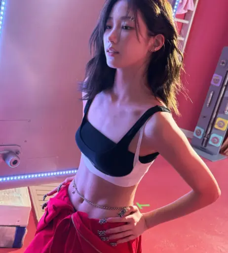 Image 23552169 from Kazuha Nakamura 中村 一葉 | LESSERAFIM