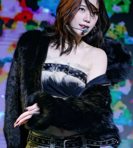 Image 23552240 from Kazuha Nakamura 中村 一葉 | LESSERAFIM