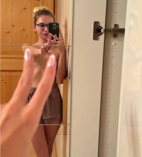 Image 2355976 from masseuse.katty