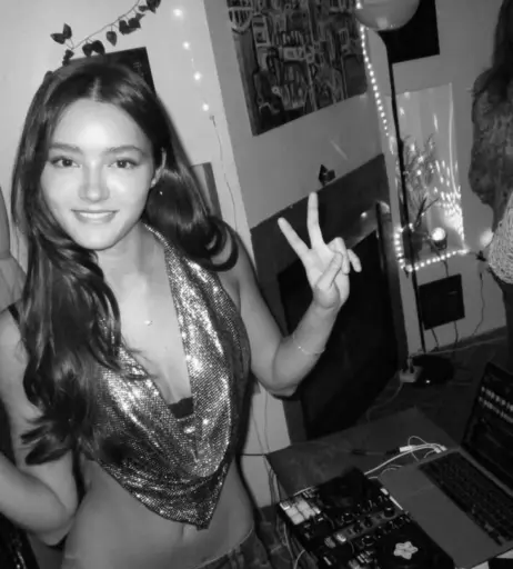Image 23461557 from Mabel Chee