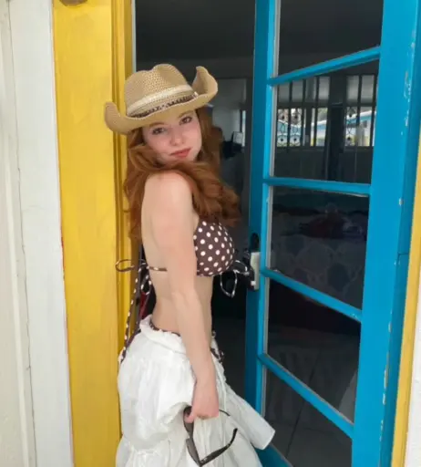 Image 23474310 from Francesca Capaldi (18)