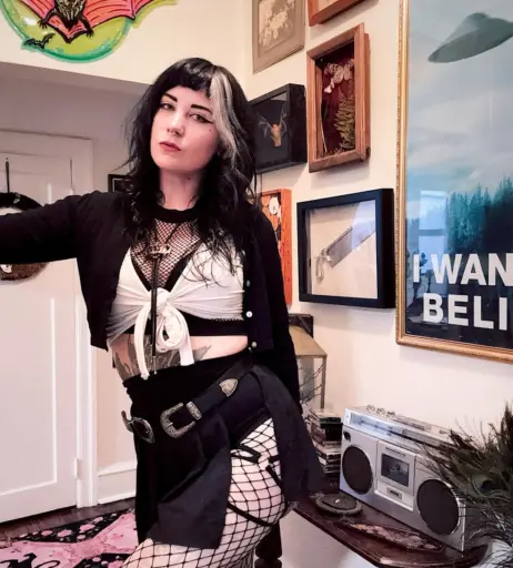 Image 23477412 from Women of Metal