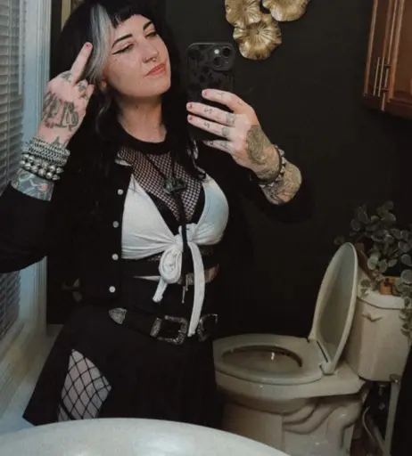 Image 23477416 from Women of Metal