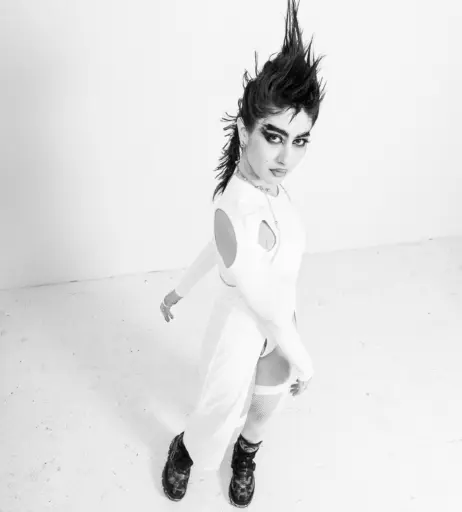 Image 23477182 from Women of Metal