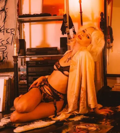 Image 23477047 from Women of Metal
