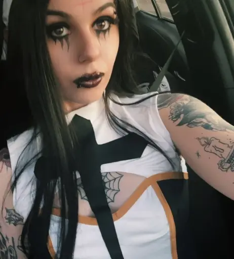 Image 23477362 from Women of Metal