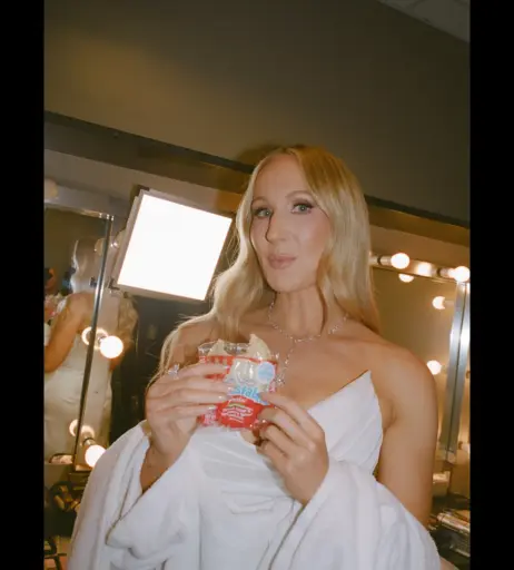 Image 23443375 from Nikki Glaser