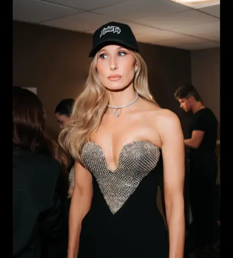 Image 23443274 from Nikki Glaser