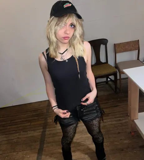 Image 23414847 from wormsheriff / Olivia O