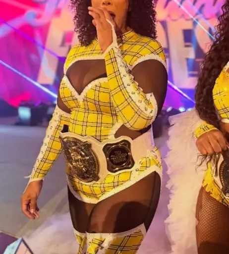 Image 23487590 from Nia Jax/Lina Fanene