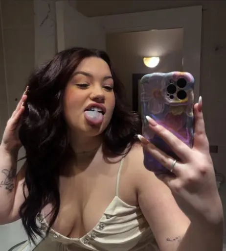 Image 23369411 from Nicole Dyer / nicole_dyerofficial / nicole.dyerofficial