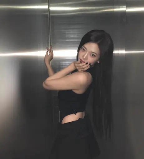 Image 23029047 from An Yujin 안유진 | YUJIN