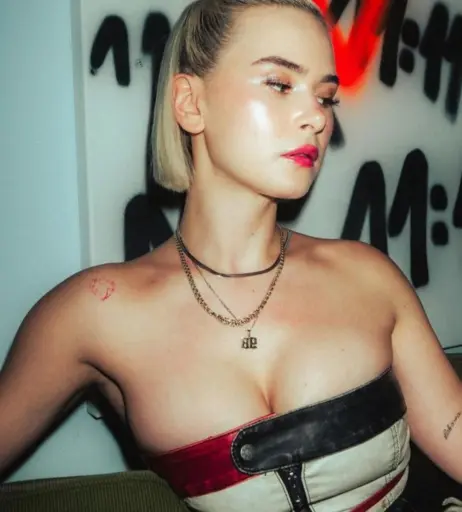 Image 2884125 from Mathea