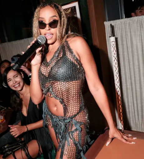 Image 2881602 from Tinashe