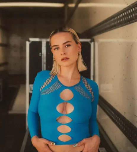 Image 2883379 from Mathea