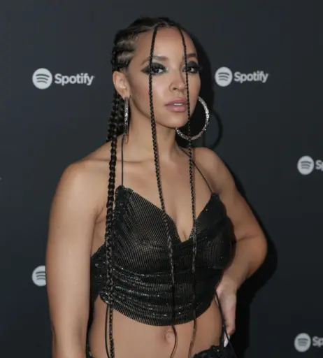 Image 2880568 from Tinashe