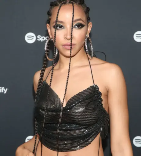 Image 2880615 from Tinashe