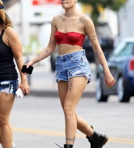 Image 2861014 from Halsey
