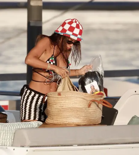 Image 2845784 from Anitta