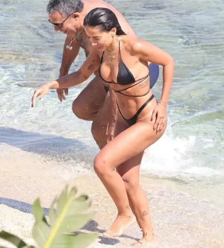 Image 2845679 from Anitta