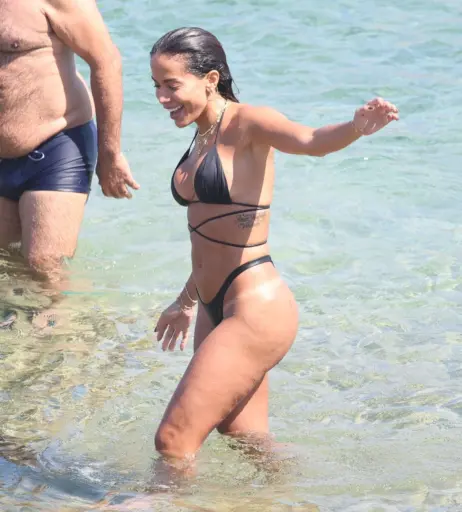 Image 2845669 from Anitta