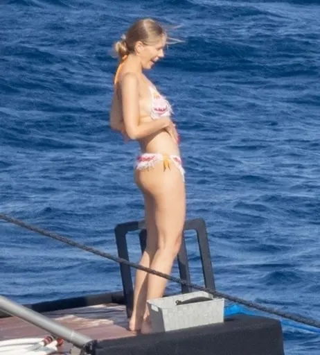 Image 2823210 from Victoria Swarovski