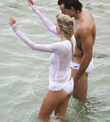 Image 2999673 from Lara Stone